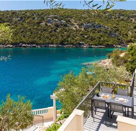 6 Bedroom Waterfront Villa with Pool in Uvala Ljubljeva near Trogir, Sleeps 12-13